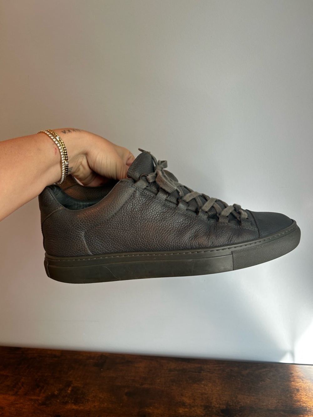 Balenciaga Arena Leather Low-Top Sneakers - Picture 9 of 12